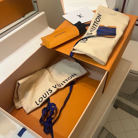 Louis Vuitton men sneakers like new size 5.5UK brown color - Picture 6 of 10